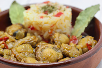 small scallops cooked with white rice and bay leaves