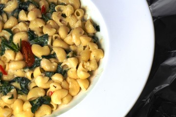 Pasta mit Gorgonzola-Mangold-Sauce