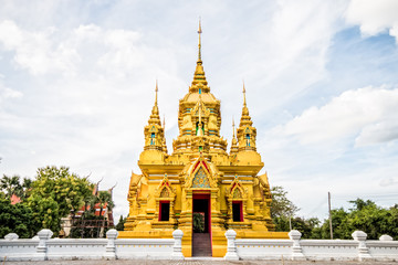 Naklejka premium golden pagoda in chiangmai Thailand