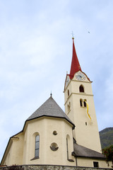 Fototapeta na wymiar Wallfahrtskirche Mariä Geburt in Platz bei Ischgl
