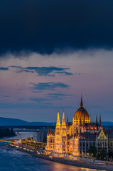 Fototapeta na wymiar Budapest Parliament in a cloudy day