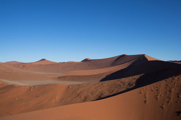 Fototapeta na wymiar Deserto con dune di sabbia rossa