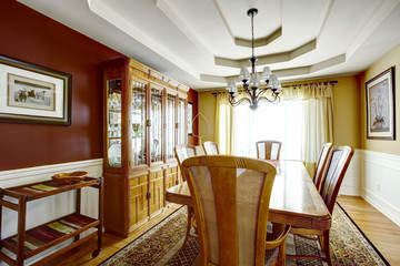 Dining room with contrast color walls