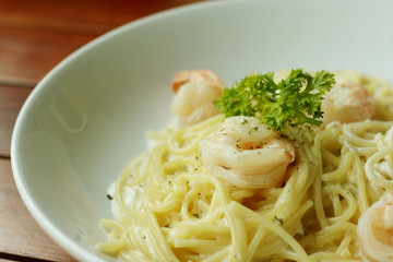 spaghetti with shrimp and white cream sauce.