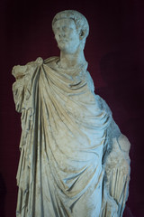 statua marmorea di epoca romana