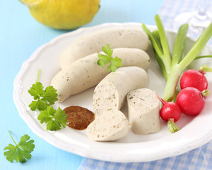 Oktoberfest: Weißwurst und Gemüse