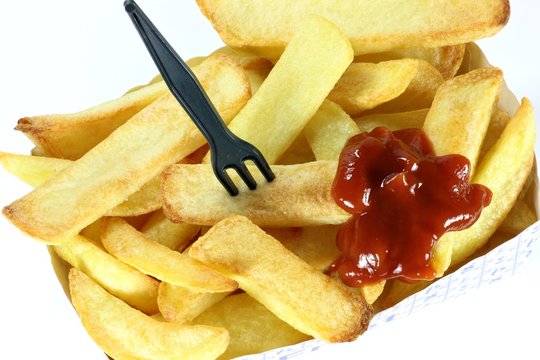 Pommes Frites mit Ketchup