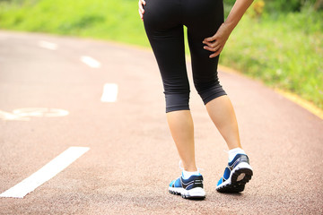 Fototapeta na wymiar woman runner hold her sports injured knee 