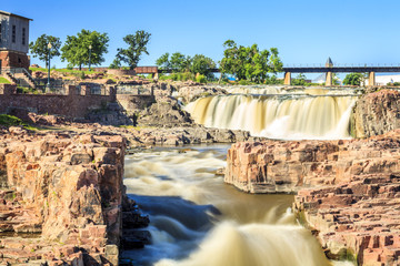 Waterfalls in Sioux Falls, South Dakota, USA - obrazy, fototapety, plakaty