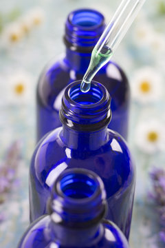 Cosmetologie et bien-&ecirc;tre extraction d'huiles essentielles