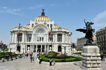 Fototapeta na wymiar Fine Arts Palace - Mexico City