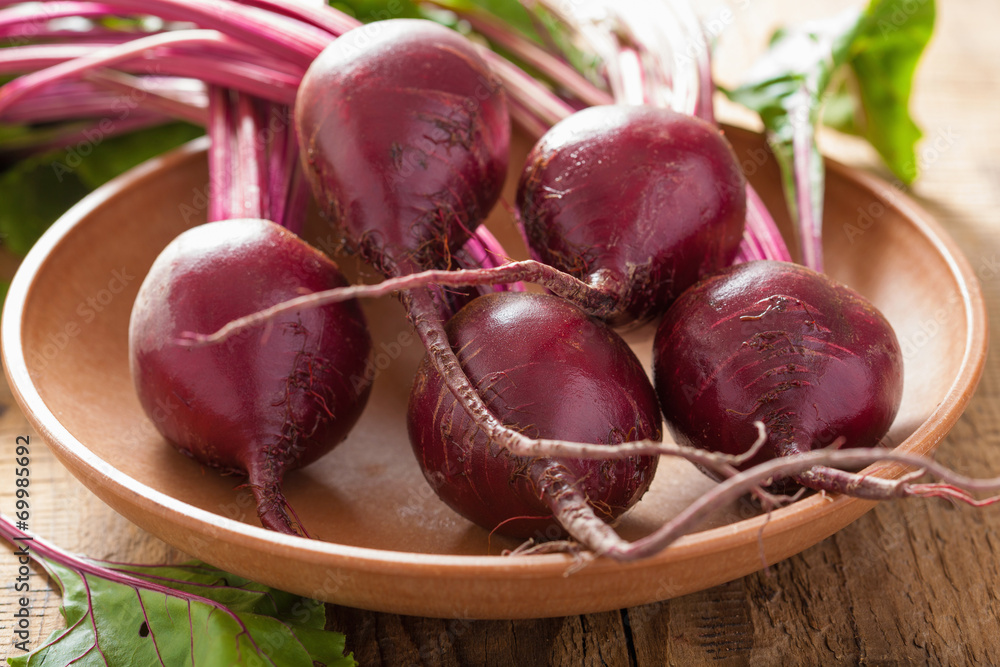 Wall mural fresh beet in wooden bowl