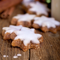 Zimtsterne backen