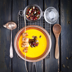 Kürbissuppe mit Hähnchen