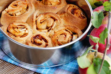 yeast apple cake