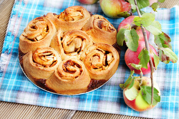yeast apple cake