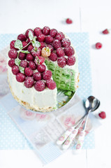 Sponge cake with raspberry