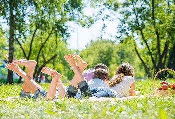 Fototapeta premium Weekend in park