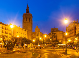 Fototapeta na wymiar Night view of Plaza de la Reina. Valencia, Spain