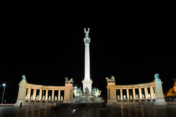 Fototapeta na wymiar Budapest Heroes square