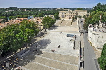 Avignone,  piazza del Palazzo dei Papi e panorama