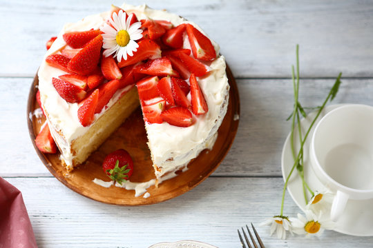 Summer Strawberry Cake With Cream