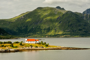 Norwegia ,mały kościół wiejski,  krajobraz wiejski