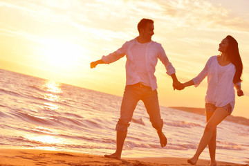 Fototapeta premium young couple on beach have fun