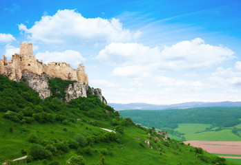 Fototapeta na wymiar Spis castle on the cliff