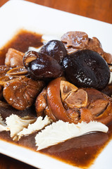 braised pork leg with shitake mushroom