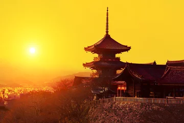Fotobehang Japan Magische zonsondergang over de Kiyomizu-dera-tempel, Kyoto, Japan