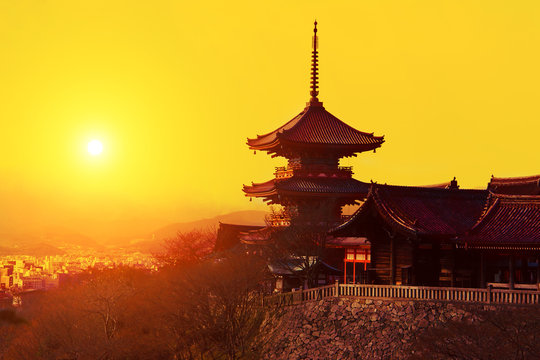 Fototapeta Magical sunset over Kiyomizu-dera Temple, Kyoto, Japan