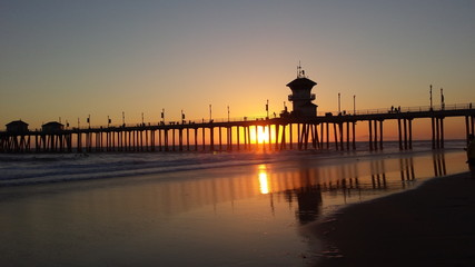 Fototapeta na wymiar Huntington Beach pier sunset