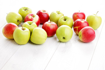 green and red apples