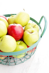 green and red apples