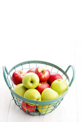 green and red apples