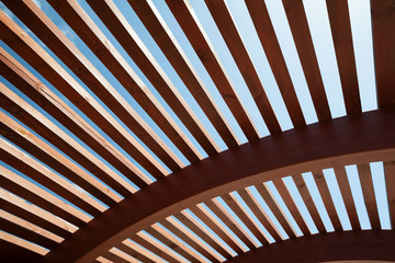 Obraz premium Architektonische Konstruktion aus Holzlatten