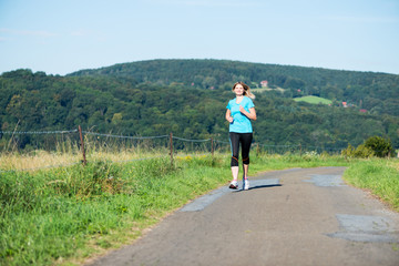 Obraz premium Erwachsene Frau beim Joggen