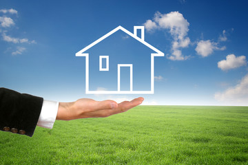 Hand mit Haus / mit Landschaft