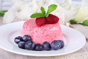 Round shaped cake with berries