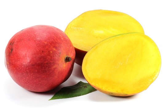 Mangos isoliert auf wei&szlig;em Hintergrund