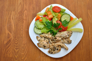 Салат с запеченной курицей