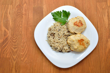 Куриные котлеты с бурым диким рисом