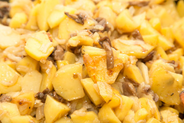 fried potatoes with mushrooms