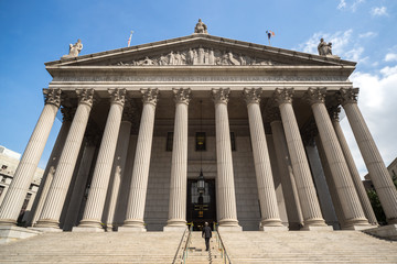 Courthouse building exterior in New York City © blvdone