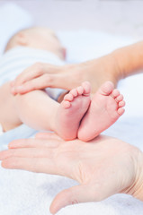 Fototapeta na wymiar Baby feet in mother's hands