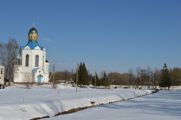 Fototapeta na wymiar Храм зимой
