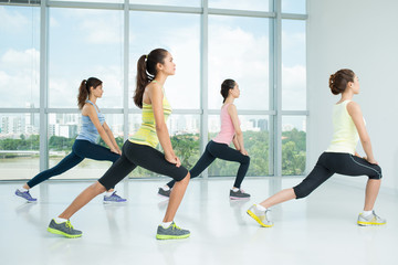 Obraz premium Doing lunges