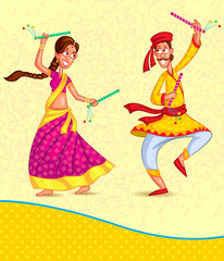 Obraz na płótnie Canvas Couple performing Dandiya