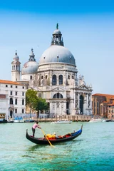 Fototapeten Gondel auf dem Canal Grande mit Santa Maria della Salute, Venedig © JFL Photography
